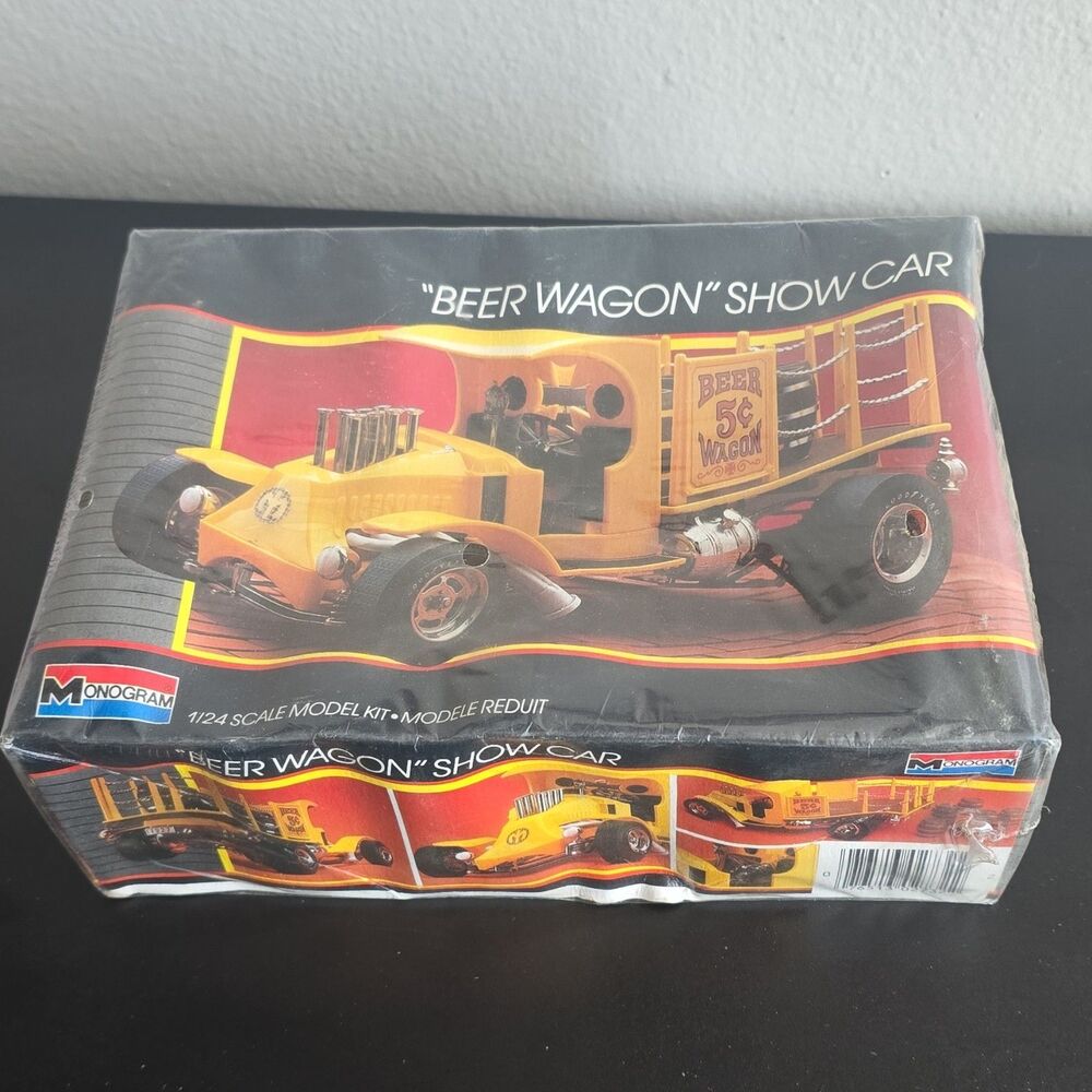 Monogram 2732 1/24 Scale Mac Bulldog Beer Wagon Show Car Plastic Model Assembled